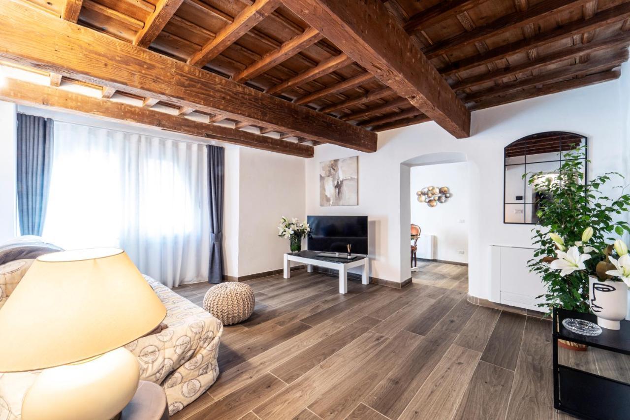 Palazzovilla Historic Building Luxury Suite ฟลอเรนซ์ ภายนอก รูปภาพ