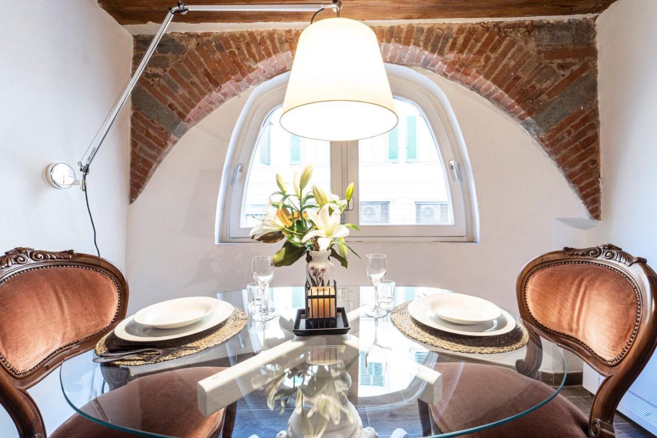 Palazzovilla Historic Building Luxury Suite ฟลอเรนซ์ ภายนอก รูปภาพ