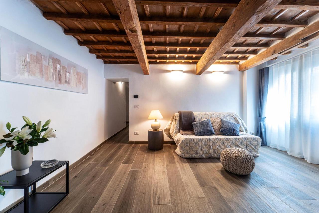 Palazzovilla Historic Building Luxury Suite ฟลอเรนซ์ ภายนอก รูปภาพ