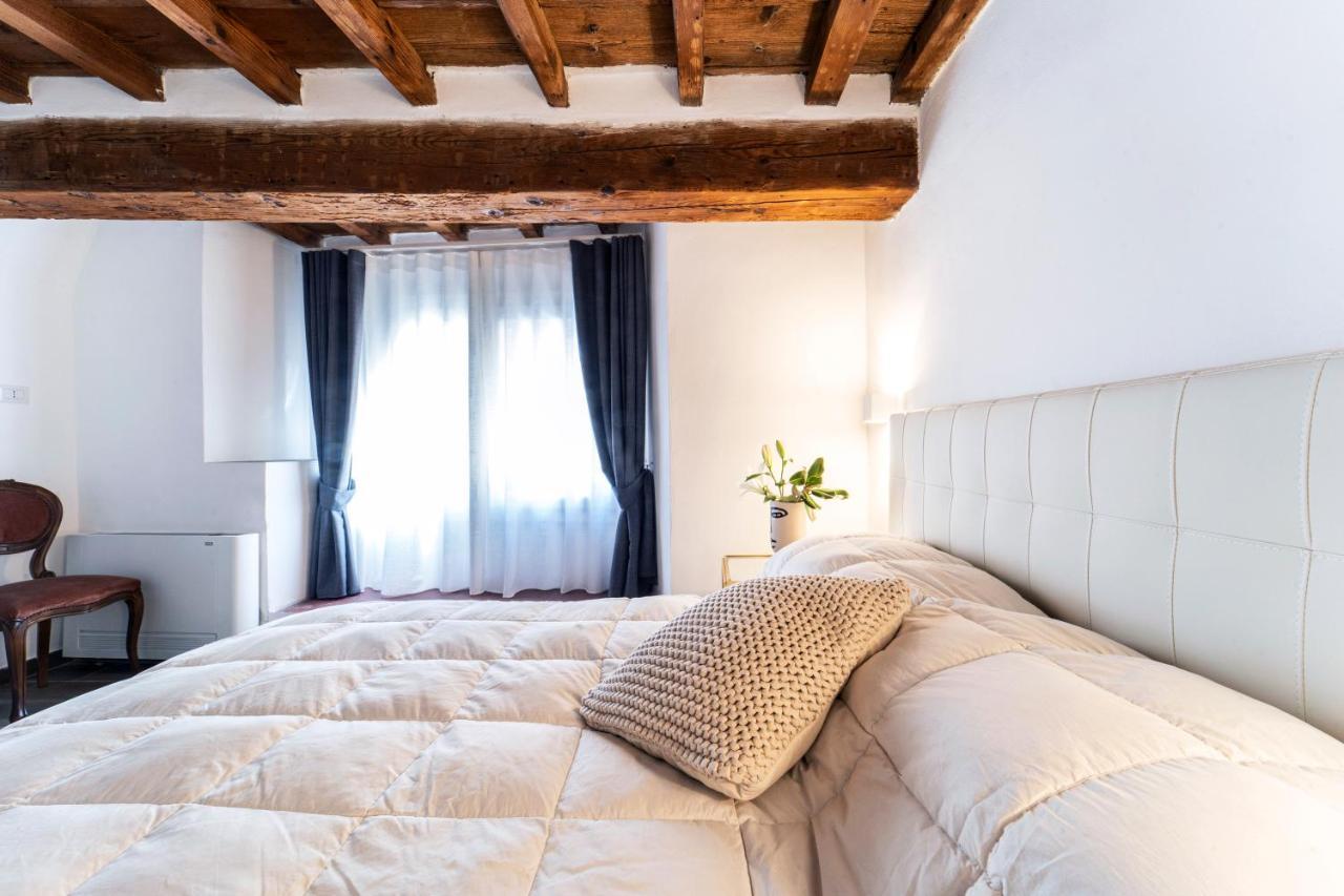 Palazzovilla Historic Building Luxury Suite ฟลอเรนซ์ ภายนอก รูปภาพ