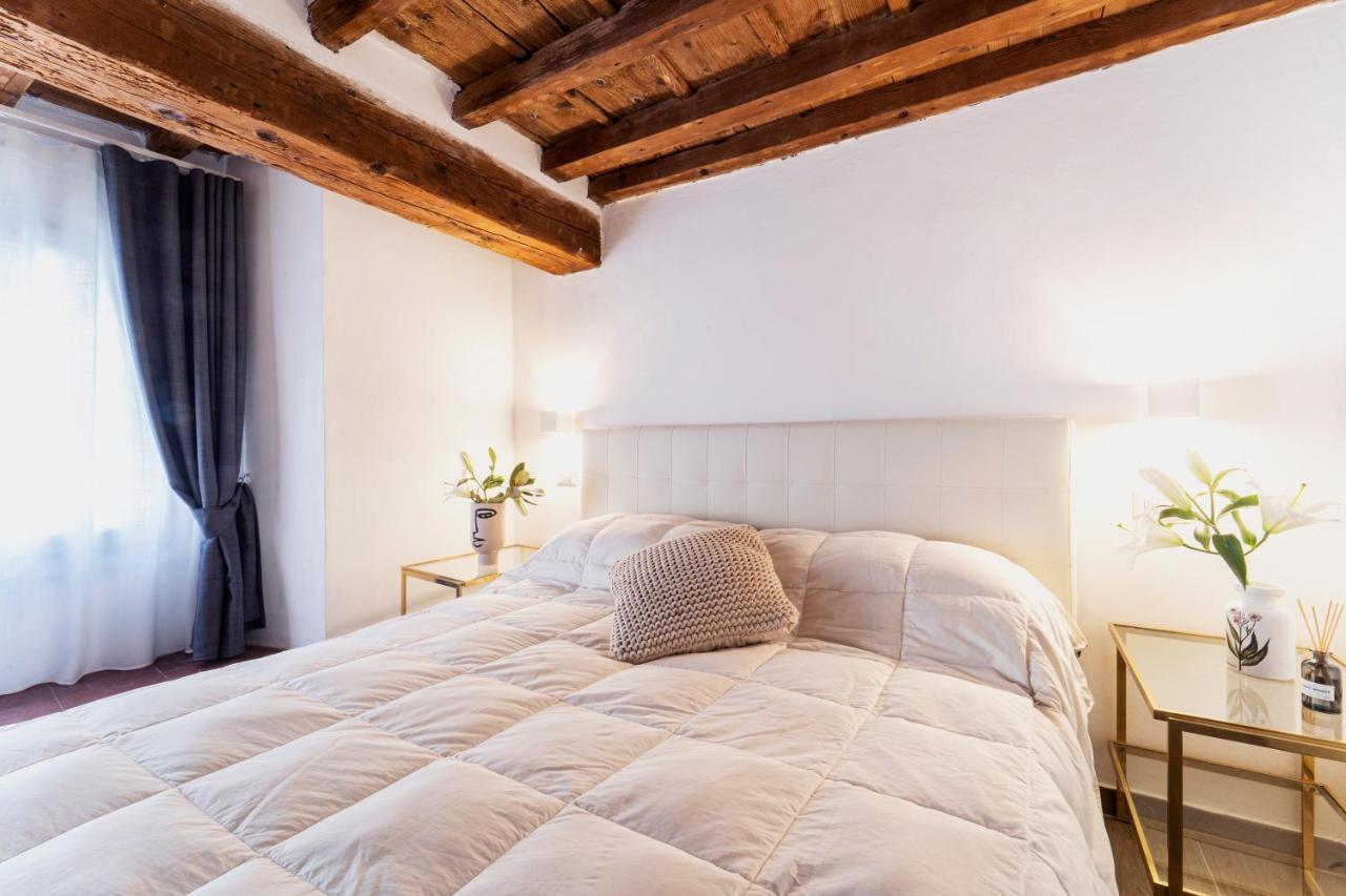 Palazzovilla Historic Building Luxury Suite ฟลอเรนซ์ ภายนอก รูปภาพ