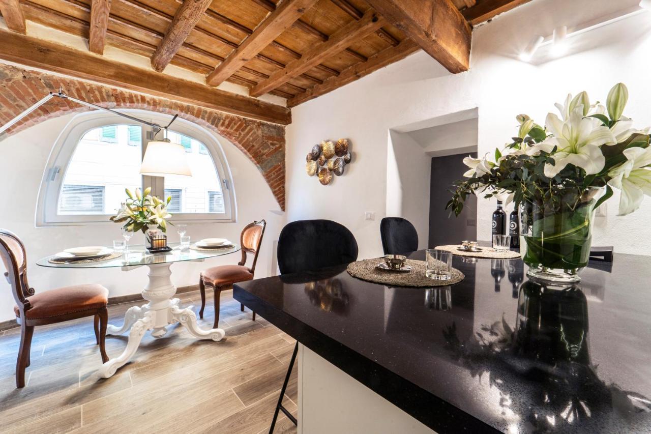 Palazzovilla Historic Building Luxury Suite ฟลอเรนซ์ ภายนอก รูปภาพ