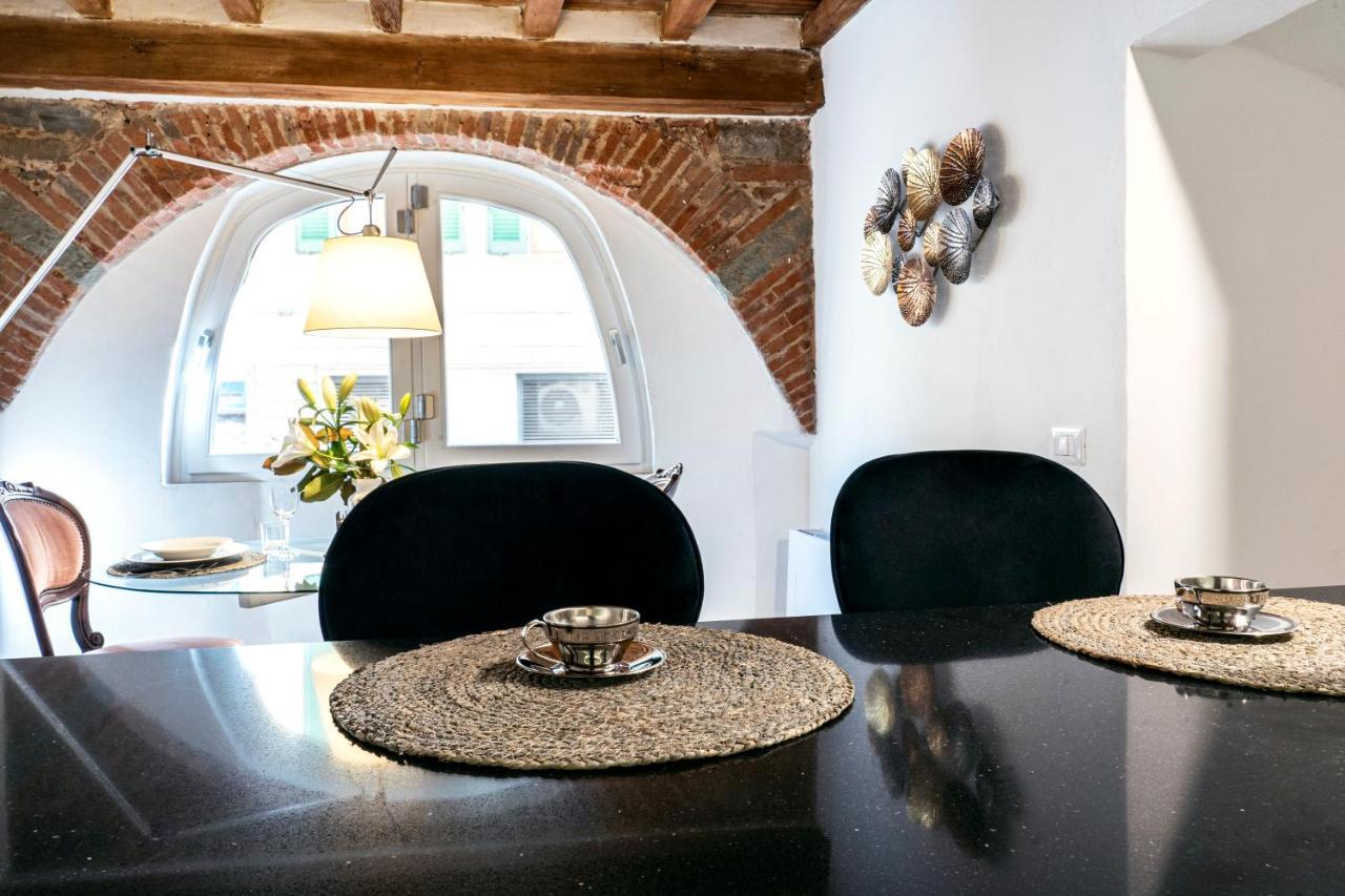 Palazzovilla Historic Building Luxury Suite ฟลอเรนซ์ ภายนอก รูปภาพ