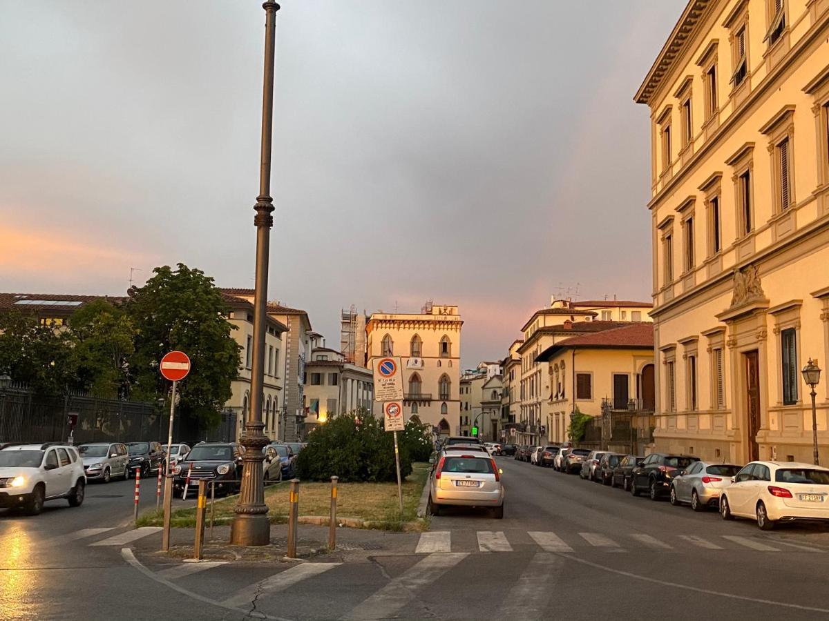 Palazzovilla Historic Building Luxury Suite ฟลอเรนซ์ ภายนอก รูปภาพ