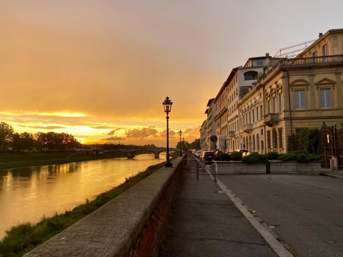 Palazzovilla Historic Building Luxury Suite ฟลอเรนซ์ ภายนอก รูปภาพ
