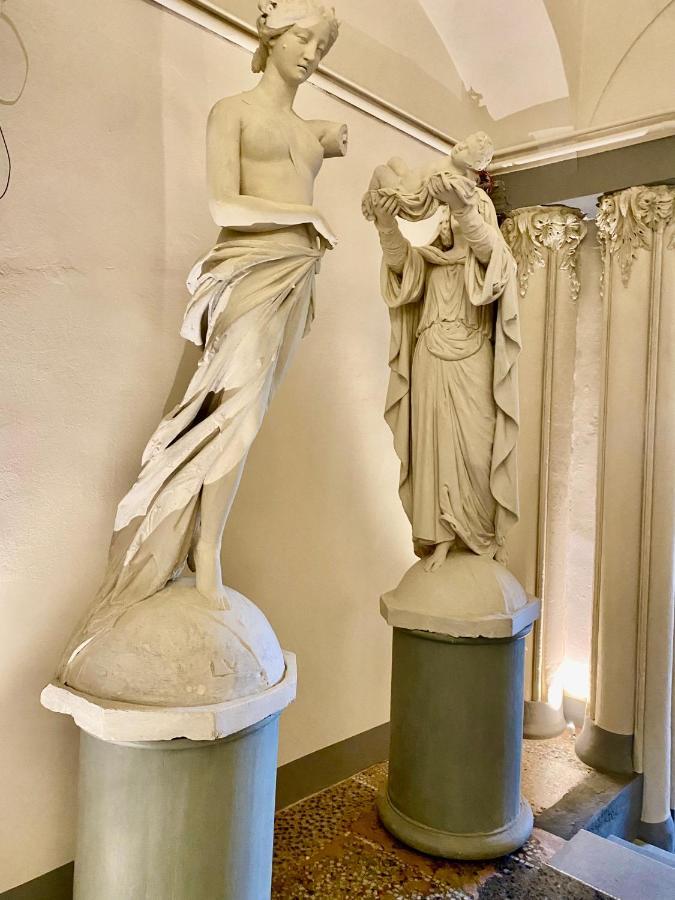Palazzovilla Historic Building Luxury Suite ฟลอเรนซ์ ภายนอก รูปภาพ