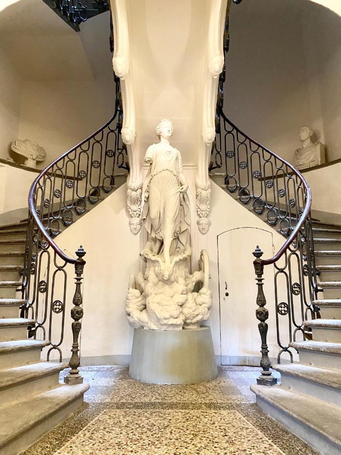 Palazzovilla Historic Building Luxury Suite ฟลอเรนซ์ ภายนอก รูปภาพ