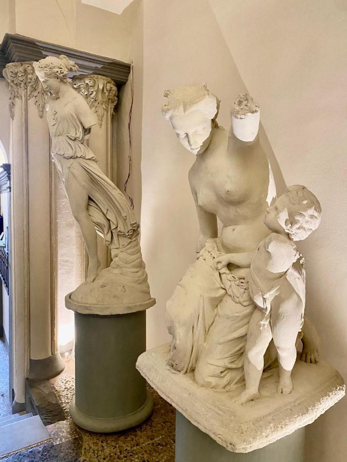 Palazzovilla Historic Building Luxury Suite ฟลอเรนซ์ ภายนอก รูปภาพ