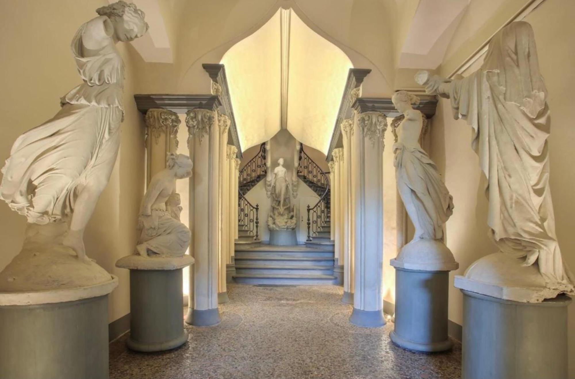 Palazzovilla Historic Building Luxury Suite ฟลอเรนซ์ ภายนอก รูปภาพ